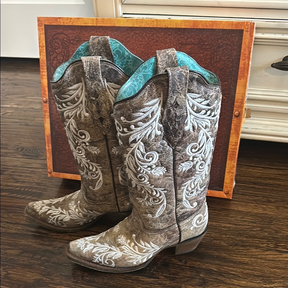 Embroidered Western Cowboy Boots